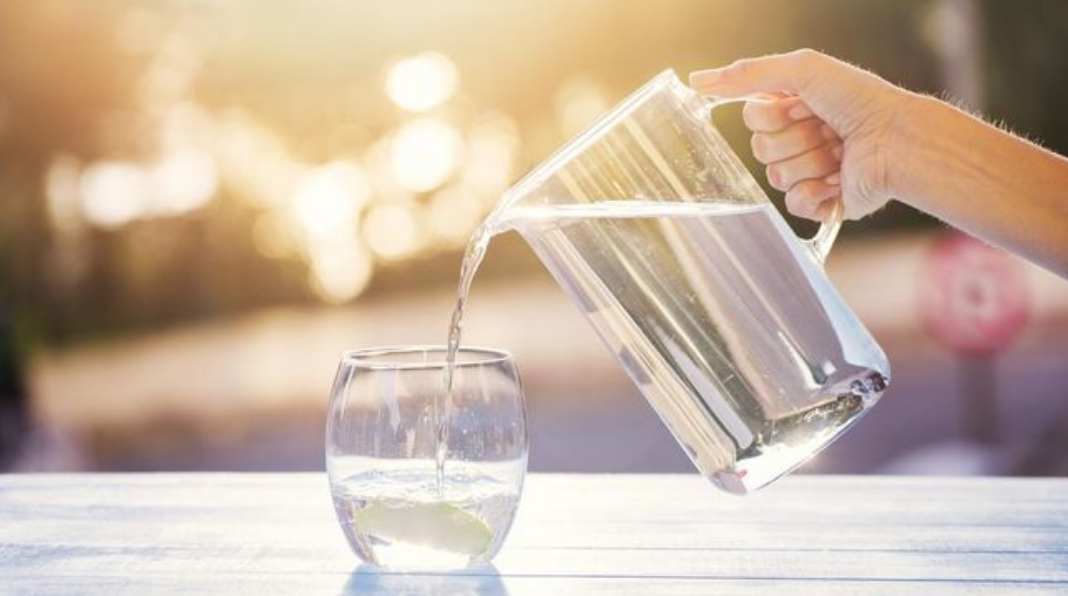 Dokter Sarankan Minum Air Putih Jenis Ini buat Jaga Kesehatan Ginjal