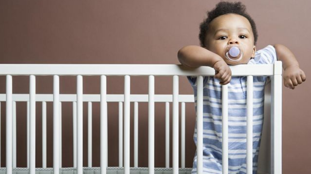 Bayi Pakai Empeng saat Tidur, Amankah?