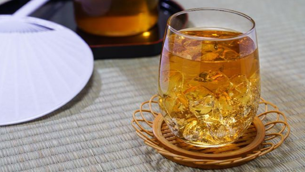 Jangan Keseringan, Ini Bahaya Minum Es Teh Manis Setelah Makan