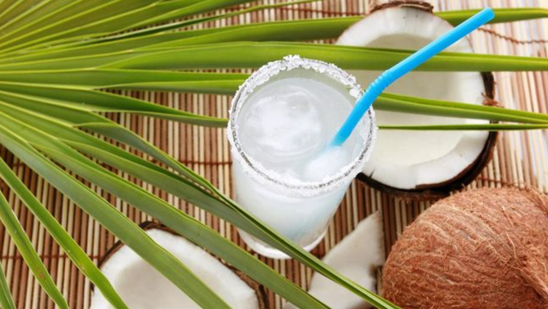 Apa yang Terjadi pada Tubuh Jika Minum Air Kelapa Setiap Hari?